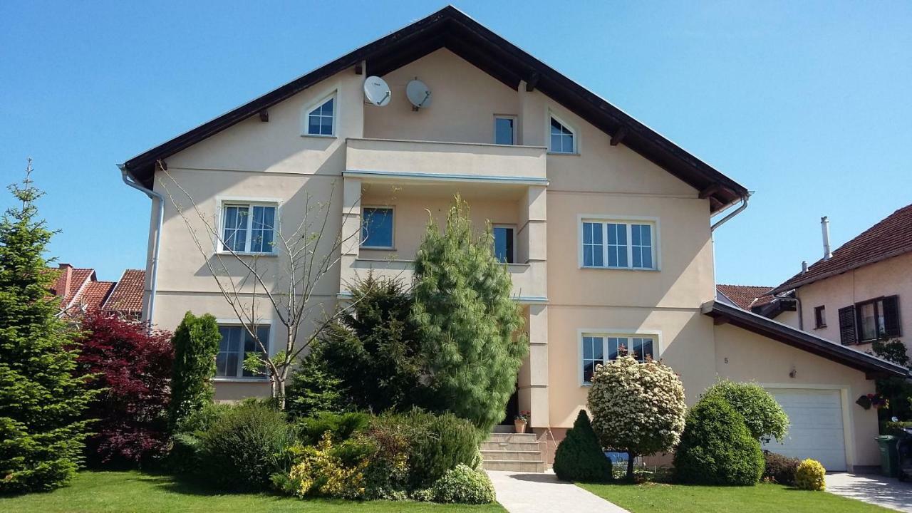Apartments Place4You Бйеловар Екстериор снимка